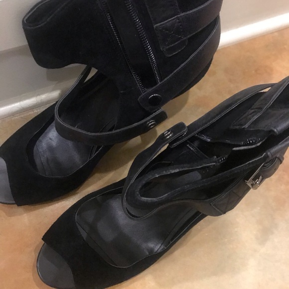 Guess Suede/Leather Ankle Heel - Picture 2 of 3